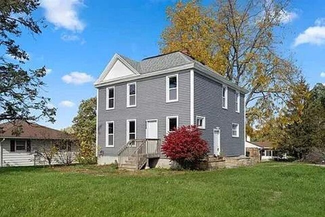 Building Photo - 4 Bedroom 1 Bath Rental