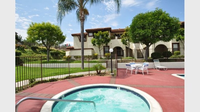 Photo - Diamond Pointe