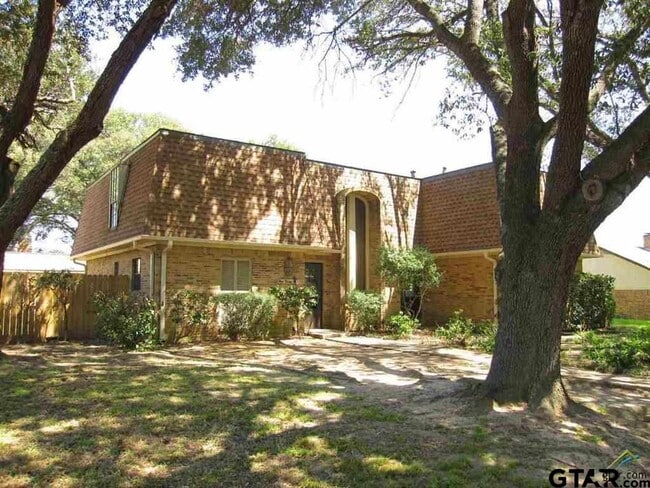 Photo - 323 Top Hill Dr