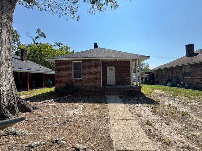 Building Photo - 1/1 House in Celanese- $850