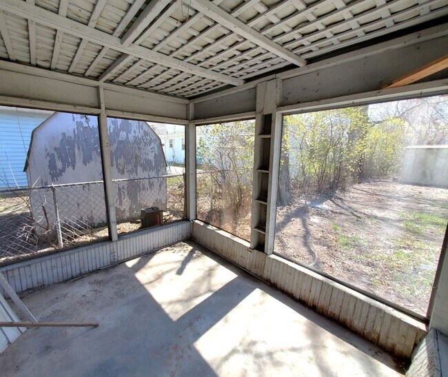 FOR RENT beautifully renovated 2 bed sing... Rental House Rental in