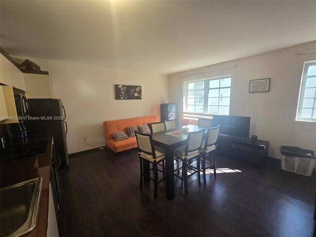 Photo - 435 21st St Unit 209