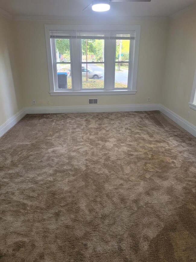Photo - Perfect For Student Housing! 4 Bedroom Hou...