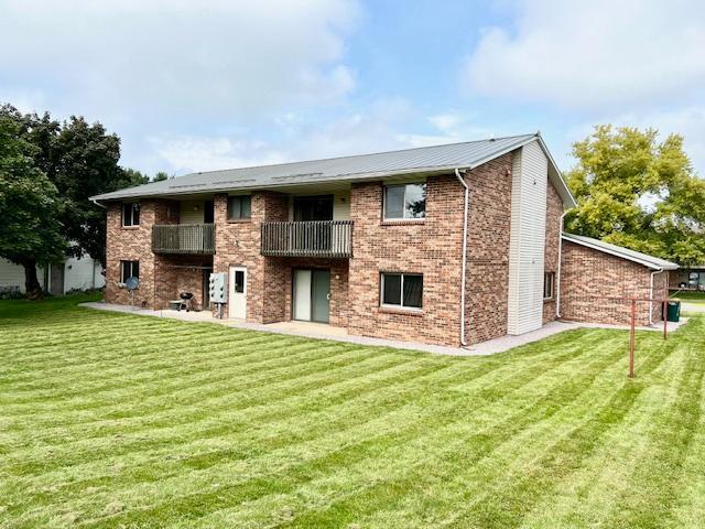 Photo - 443 Farnham St