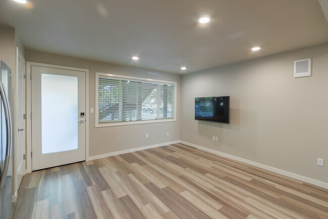 Photo - 204 9th NW St