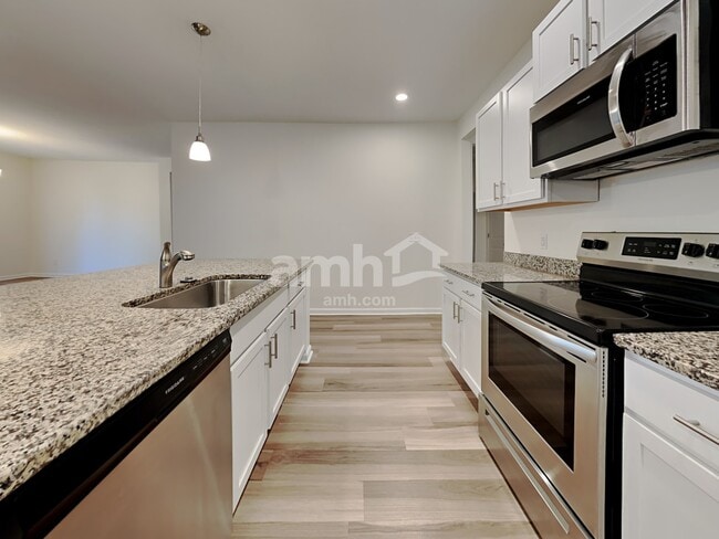 Photo - 94 Palmer Pl