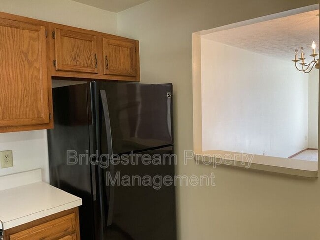 Photo - 4579 Burchdale St