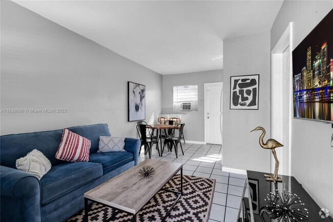 Building Photo - 105 SW 5th Ct Unit 2 Rental