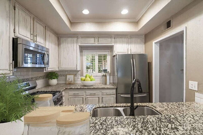 3480 Barham Blvd Unidad 203