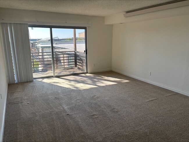 Living Room - Unit 3752 - Villa Point Loma