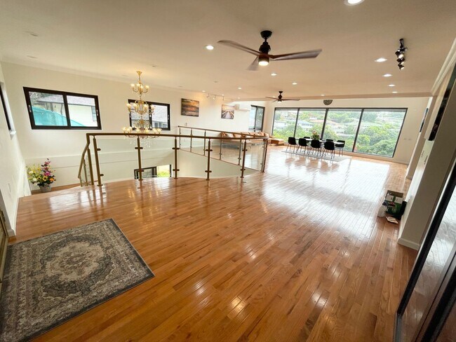 2045 Mott Smith Dr Unidad Upstairs 2 Floors
