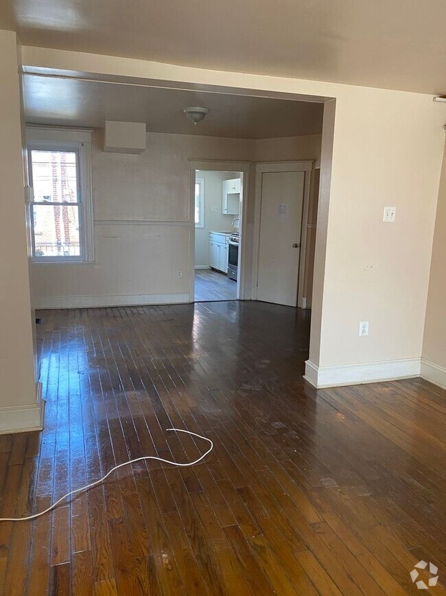 Building Photo - Newly Renovated 3 Bedroom and 1 Bathroom T... Rental