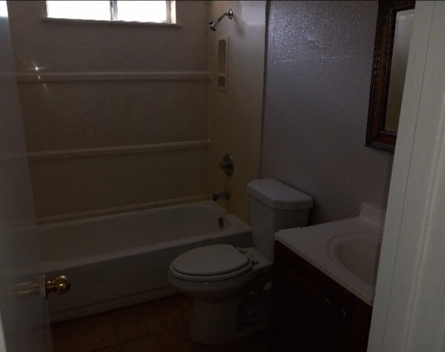 Photo - 911 Bret Ln Unidad B