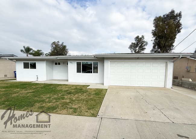 Building Photo - Homes Management - 3 Bed, 2 Bath House in Escondido