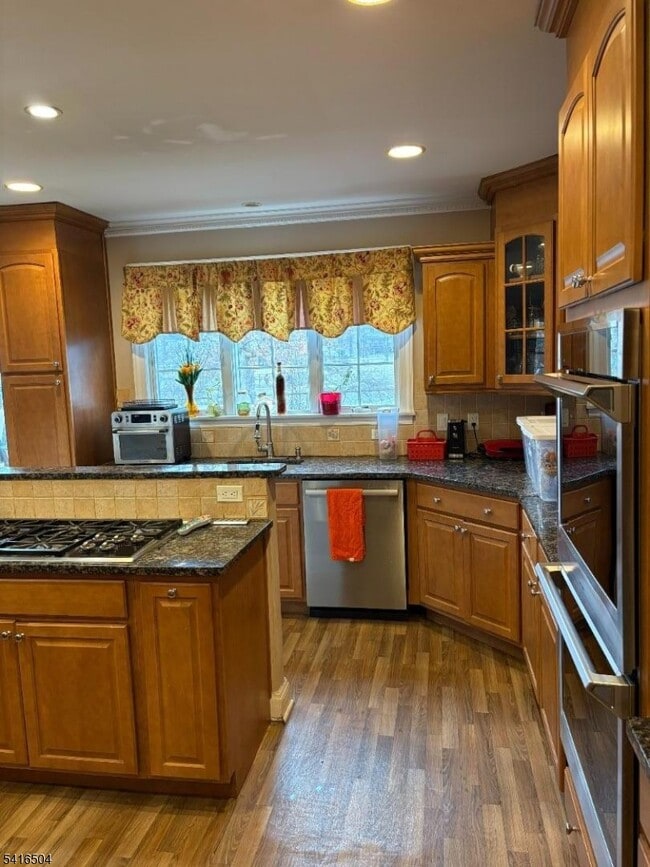 Photo - 521 Pleasant Valley Way