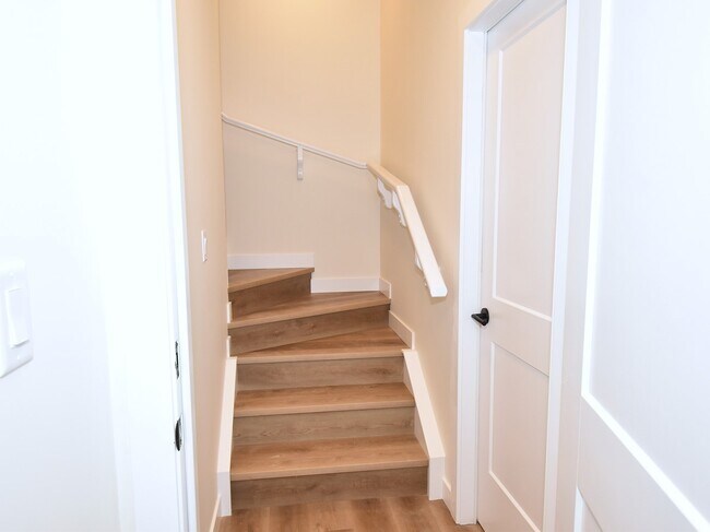 Photo - 2133-2135 5 Ave SW Unit 2133b