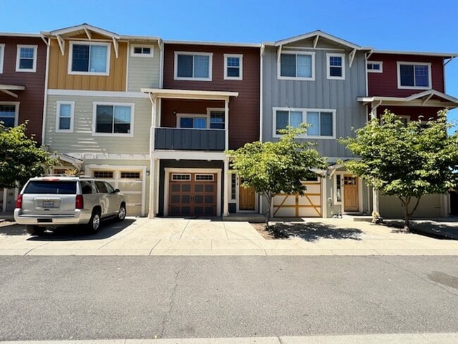 Photo - 3 LEVEL CONDO W/ UPGRADES, GARAGE/ FENCED ...