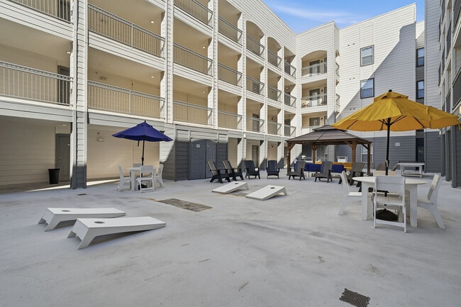 10_3135_Highland_Rd_Baton_Rouge_LA_70802-Exterior-A7304233