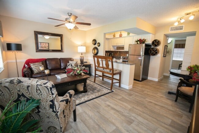 Building Photo - 2035 Philippe Pkwy Unit 1