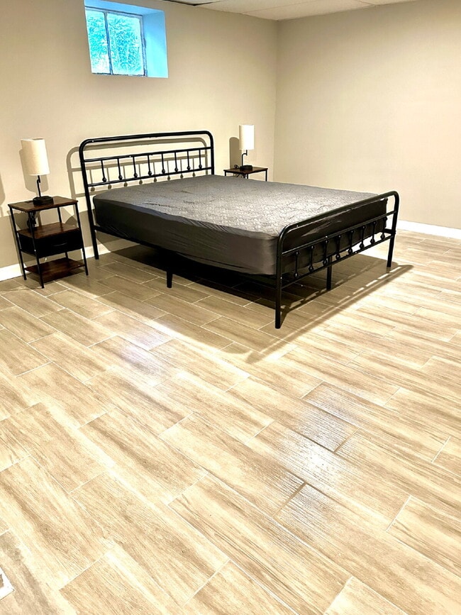 Photo - Move-In Ready Room Rental - PRIVATE BATH –... Unit ROOM 4