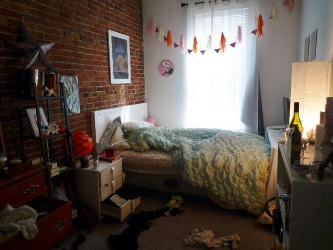 7 Cortes St Unit 7