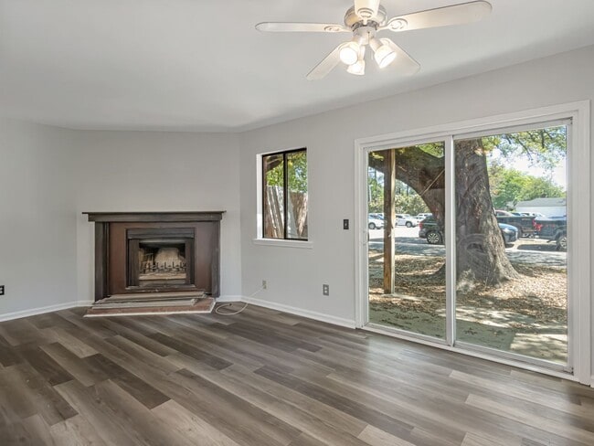 Photo - END UNIT TOWNHOME