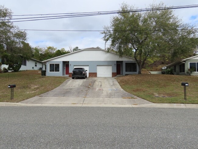 Building Photo - 2br/2ba Duplex with Lakeview