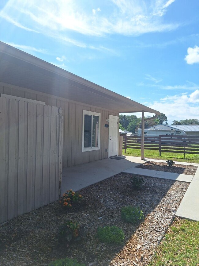 Photo - VERY WELL MAINTAINED FLORIDA SHORES 2BR 1BA DUPLEX FOR RENT