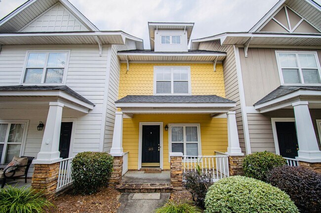 Photo - Discover comfortable living in Hampton Forest — a charming 2 bedroom, 2.5 bath townhouse in Colum...