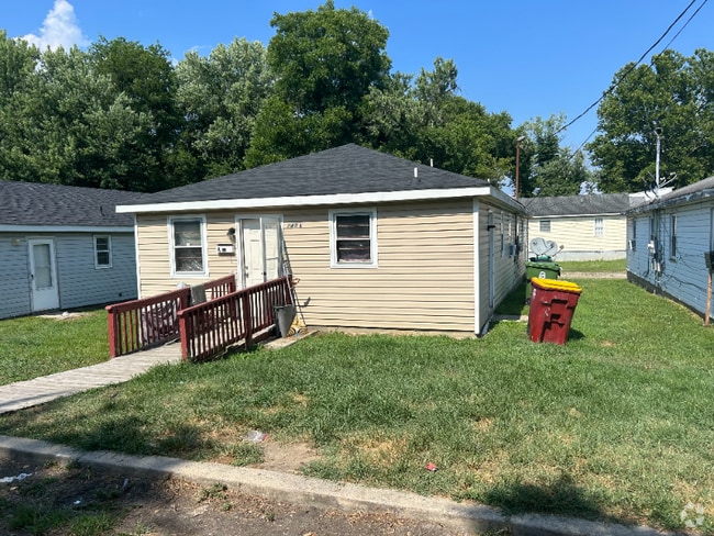 Building Photo - 749 Mt Airy St Rental