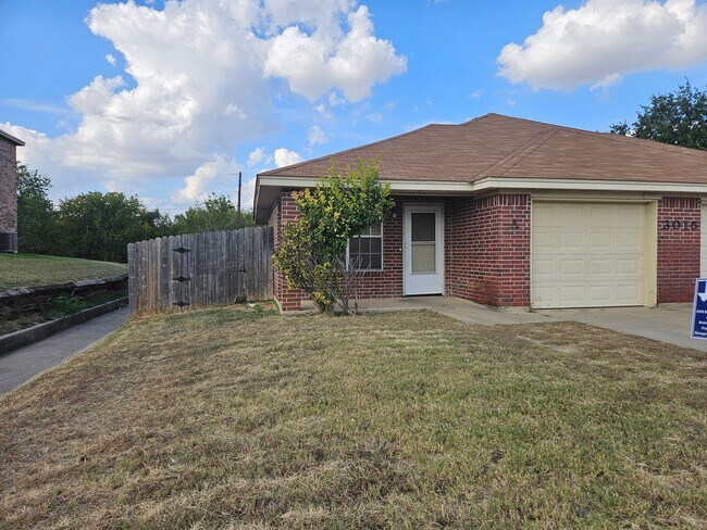 Building Photo - 3015 Cantabrian Dr Unit A