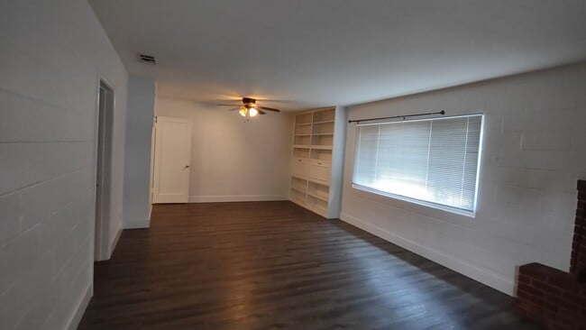 Photo - 4600 Brand Way