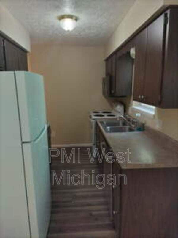 Photo - 4258 Bond St