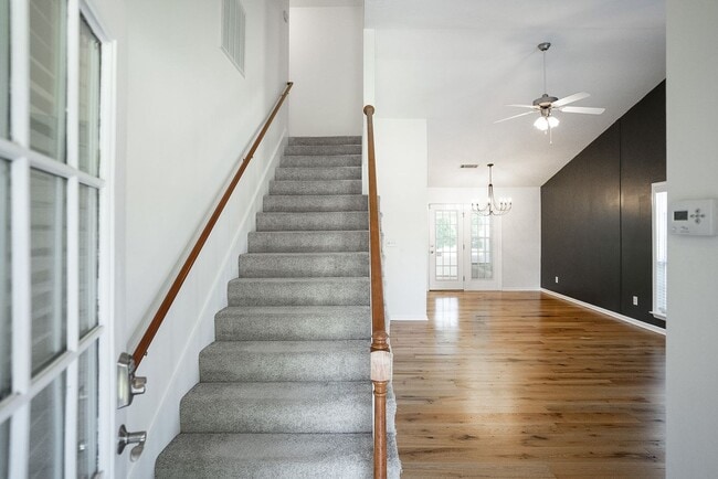 Photo - 537 Cedar Rock Dr