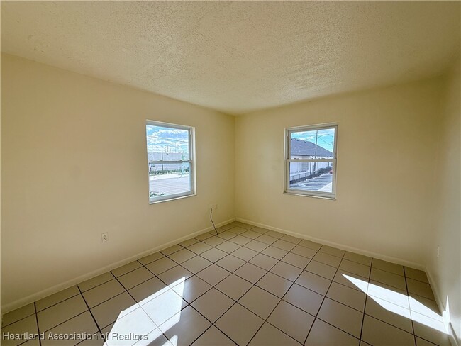 Photo - 4131 Commercial Dr Unidad 4133