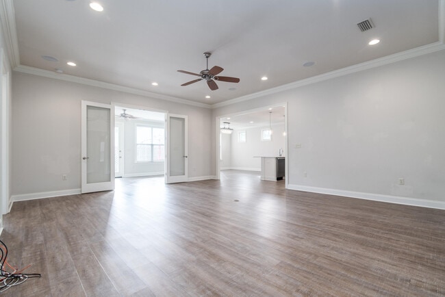 Photo - 718 Woods Dr