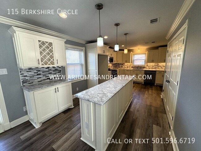 Photo - 115 Berkshire Cir