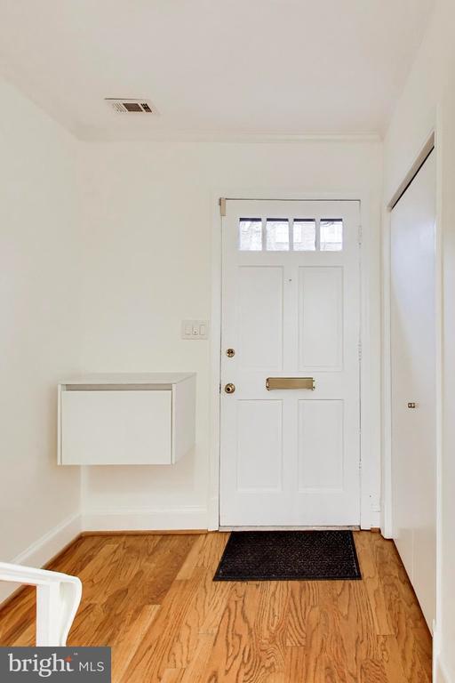 Photo - 1660 Beekman Pl NW