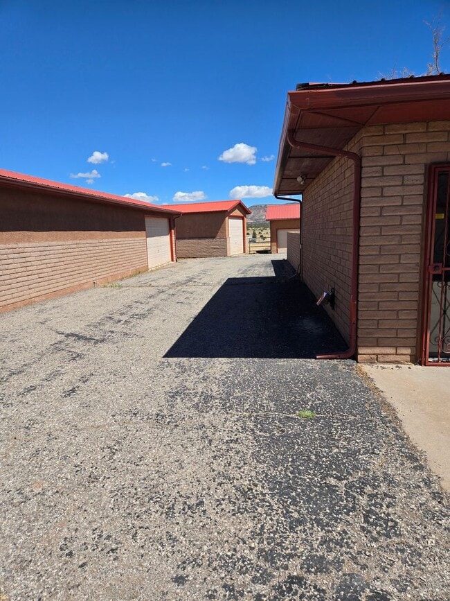 Photo - Spacious 3- Bedroom 3-Bathroom in Thoreau