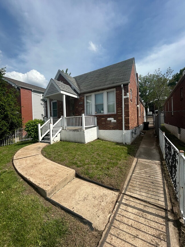 Photo - 2218 Farrar St