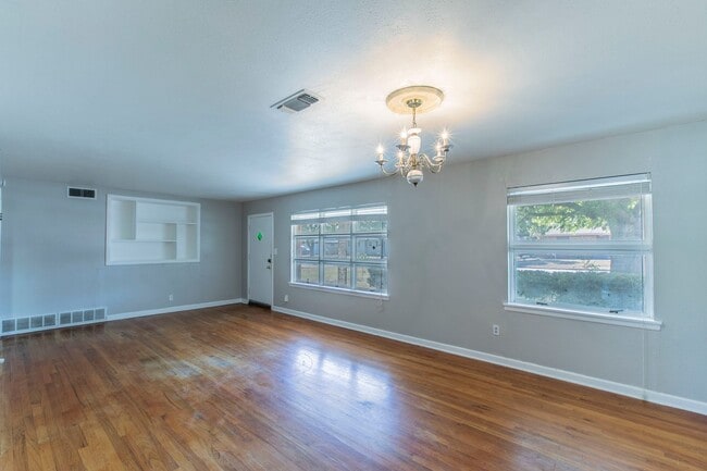 Photo - Stylish & Spacious 3-Bed Home