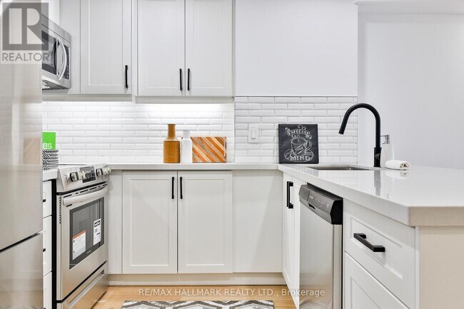 Photo - 117 Gerrard St E Unit 402