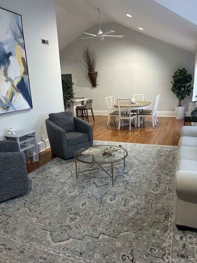 Photo - 944 Lakeview Dr