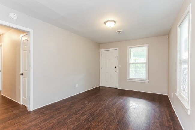 Photo - 2969 Myra St