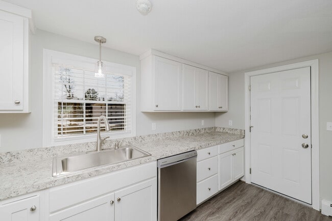 Photo - 484 Victory Hwy Unit 9