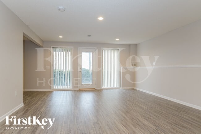 Photo - 11123 N Lewis Ave