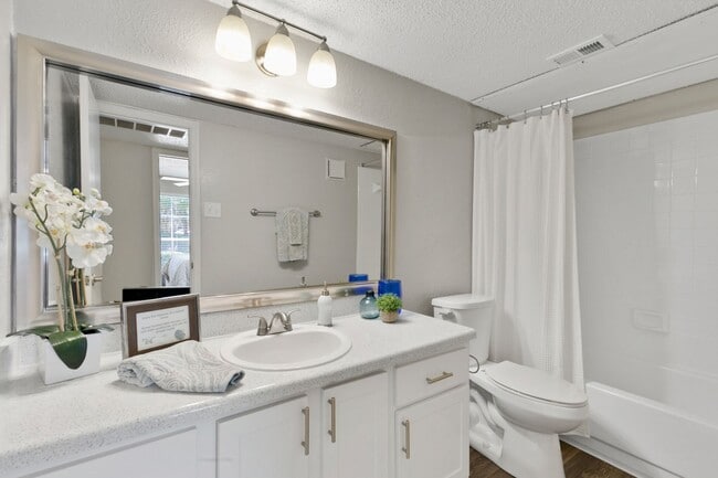 Creekwood Apartment Homes apartments — community photo