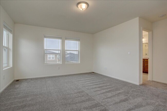 Photo - Available for move-in on 05/15/26- 3bed/2.5bath in Aurora!