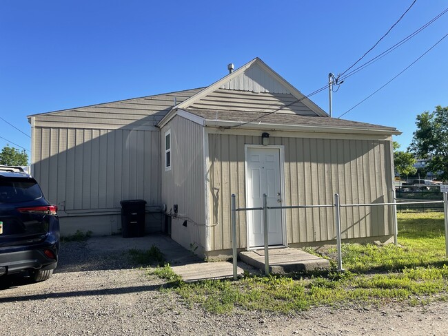 Building Photo - 527 1/2 Saint Johns Ave Rental