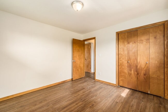 Photo - 28 Pinewood Dr Unit B